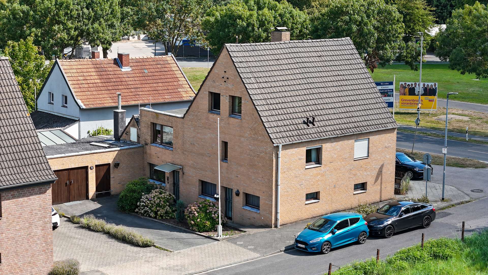 Verkauft: Doppelhaushälfte mit Garage und Garten in Grevenbroich-Gustorf