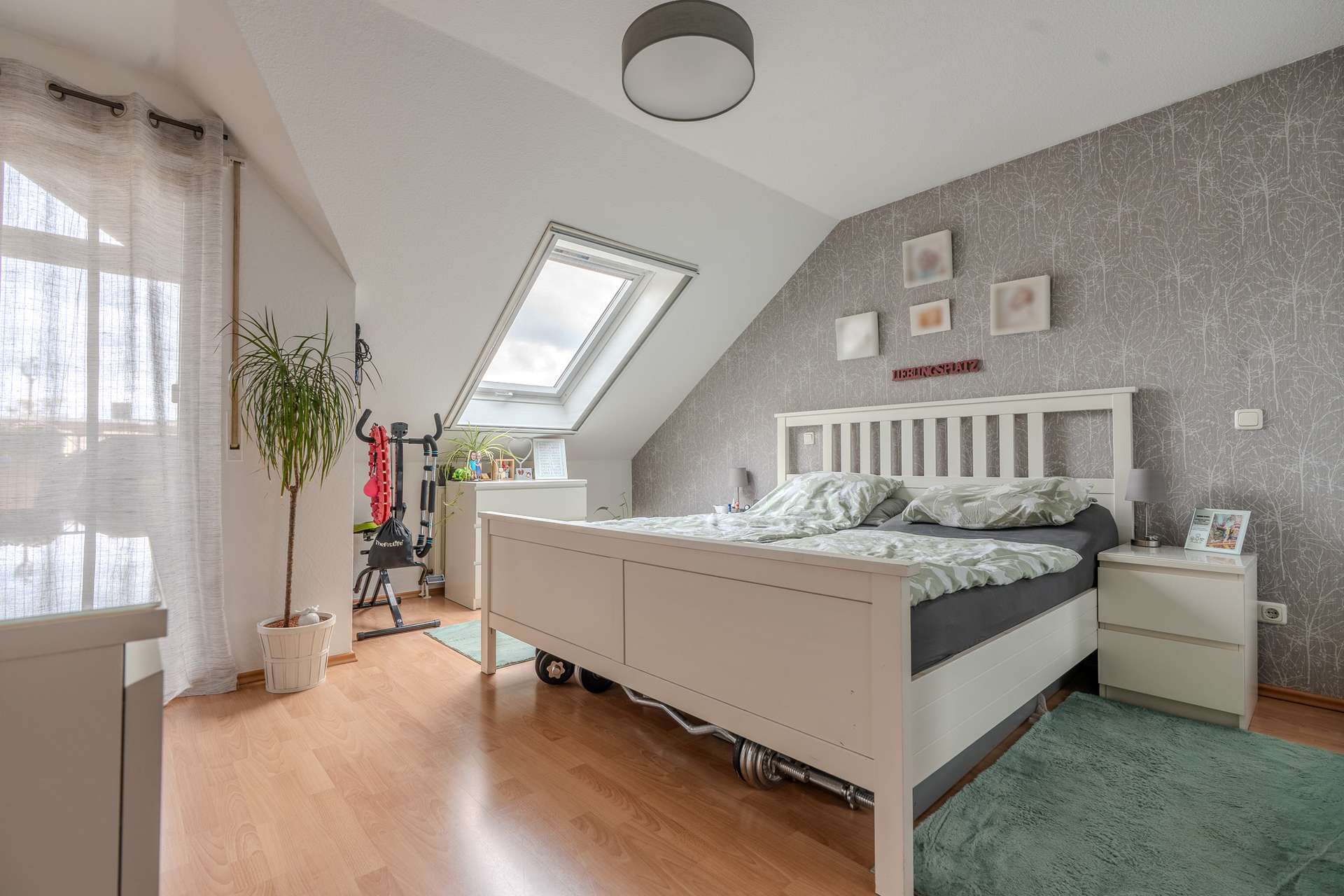 Verkauft: Vermietete 3-Zimmer-Dachgeschosswohnung mit Balkon in Kerpen-Sindorf