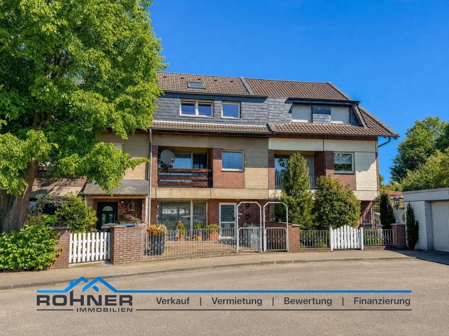 Reihenmittelhaus mit Terrasse, Garten und Garage in Grevenbroich-Hemmerden