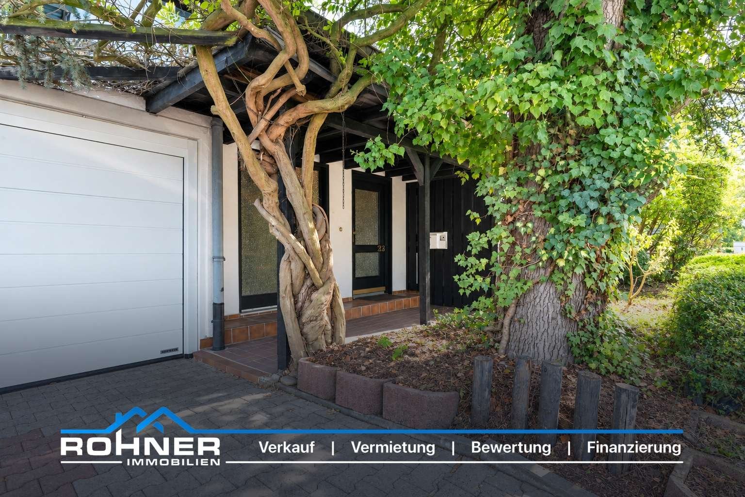 Freistehendes Einfamilienhaus mit Kaminzimmer und Garten in Grevenbroich-Kapellen