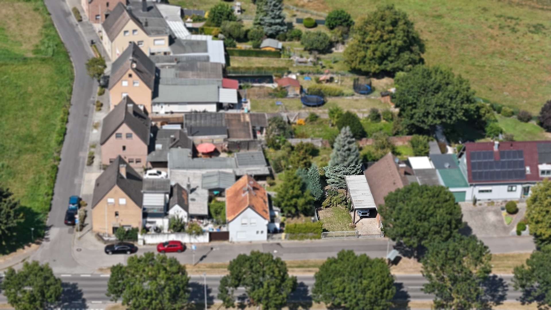 Unbebautes Grundstück, Bahnhalt und Grundschule zu Fuß in Grevenbroich-Gindorf